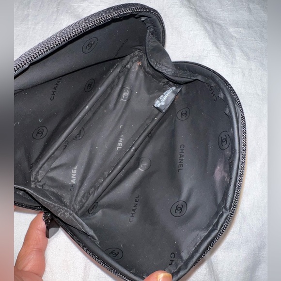 👑✅PRICE FIRM✅👑Red Patent Chanel Small Cosmetic Case & Black Pouch - Picture 11 of 17